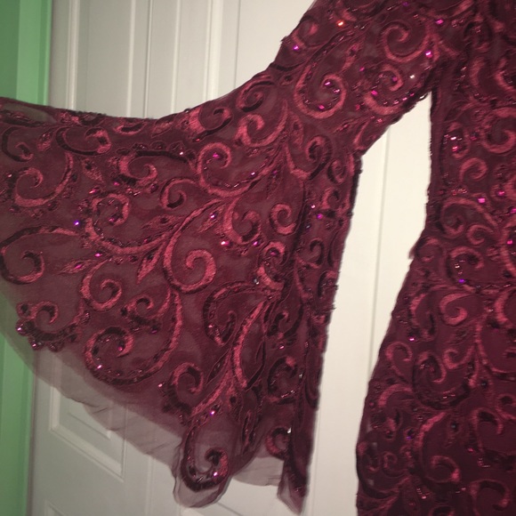 Gorgeous Homecoming or winter formal dress! - Picture 2 of 4